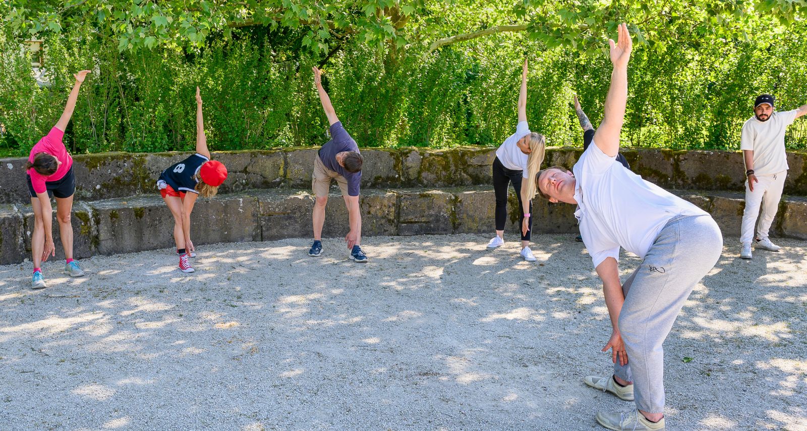 Die Gruppe dehnt sich