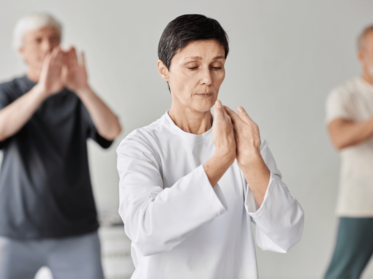 Eine Gruppe die Übungen durchführt 