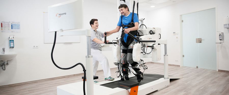 Patient auf Gangtrainer Roboter_Technik_Neurologie.jpg