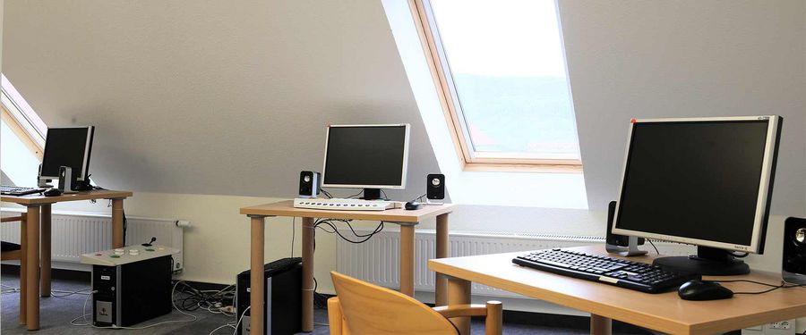 bad-koesen-ii-aufenthalt-innenansicht-computerzimmer-16-04-18.jpg