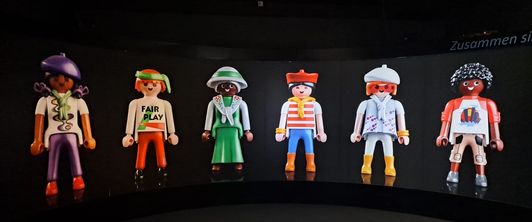 Museumsbesuch zur Sonderausstellung „Playmobil – 50 Jahre Spielgeschichte“ Museumsbesuch zur Sonderausstellung „Playmobil – 50 Jahre Spielgeschichte“
