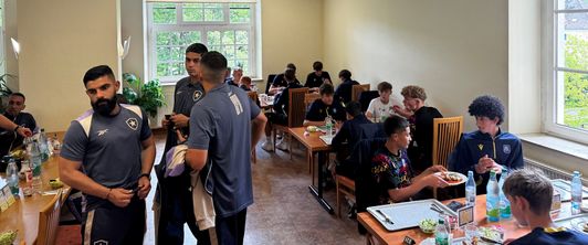 Fußball verbindet - Brasilianische Spieler in der Frankenpark Klinik Fußball verbindet - Brasilianische Spieler in der Frankenpark Klinik