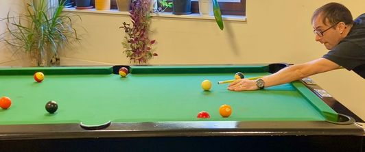 Neuer Billard-Tisch im Soziotherapeutischen Zentrum Bad Dürkheim Neuer Billard-Tisch im Soziotherapeutischen Zentrum Bad Dürkheim