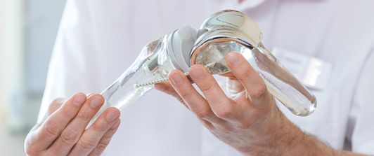 Reha bei Rückenschmerzen und Gelenkersatz: Top-Behandlung in der MEDIAN Heinrich-Mann-Klinik