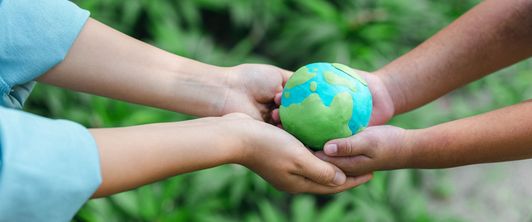 MEDIAN verringert CO2-Ausstoß weiter und investiert in Deutschland und Großbritannien in ein großangelegtes Photovoltaik-Projekt MEDIAN verringert CO2-Ausstoß weiter und investiert in Deutschland und Großbritannien in ein großangelegtes Photovoltaik-Projekt