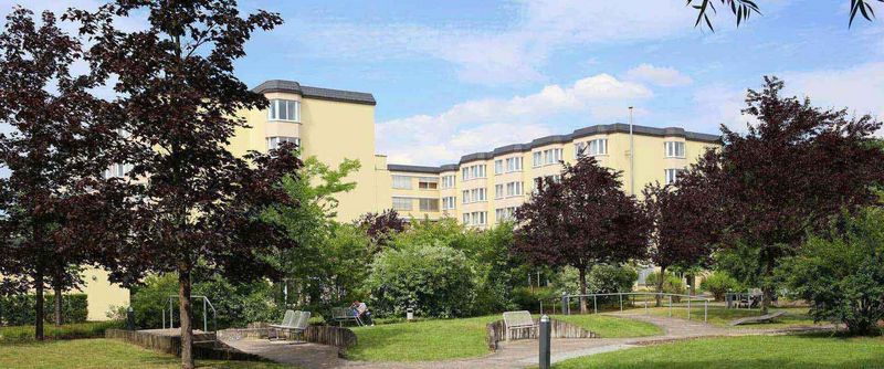 MEDIAN Kalbe Außenansicht mit Park