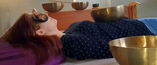 Heilende Klangschalenmassage im MEDIAN Zentrum für Rehabilitation Schmannewitz Heilende Klangschalenmassage im MEDIAN Zentrum für Rehabilitation Schmannewitz