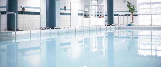 Schwimmbad geöffnet! Schwimmbad geöffnet!