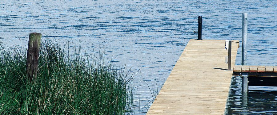  Einsamer_Steg_am_See_Schweriner_See_AHG.jpg