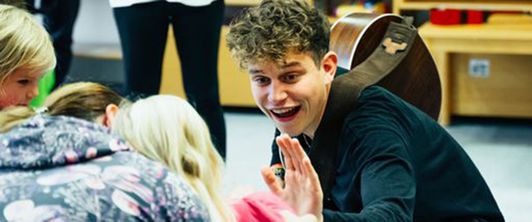 Kinderklinikkonzerte auf Deutschland-Tour in der MEDIAN Kinderklinik "Am Nicolaushaus" Bad Kösen Kinderklinikkonzerte auf Deutschland-Tour in der MEDIAN Kinderklinik "Am Nicolaushaus" Bad Kösen