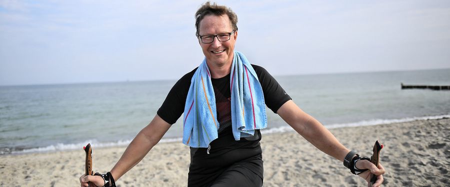 Nordsee_Reha Heiligendamm_Patient_am_Strand_1.jpg