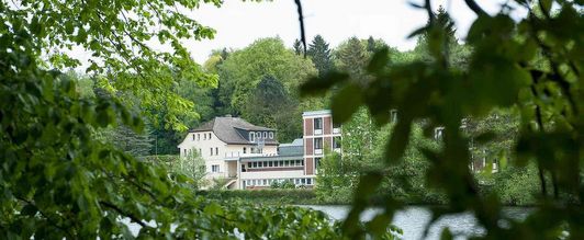 Außenansicht über das MEDIAN Soziotherapeutisches Zentrum Haus Seeblick