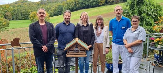 Pyrmonter Mitarbeiterinnen und Mitarbeiter spenden an das Hospiz Pyrmonter Mitarbeiterinnen und Mitarbeiter spenden an das Hospiz