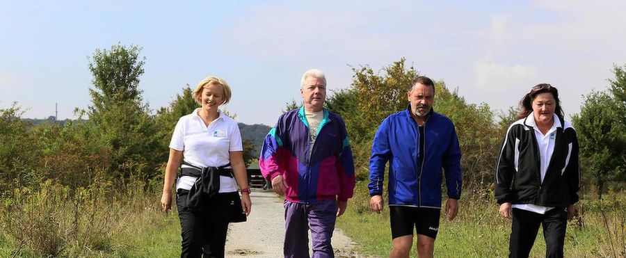 MEDIAN Patienten bei Spaziergang in der Natur bad-koesen-ii-freizeit-und-umgebung-header.jpg