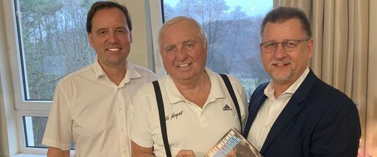 Für Boxtrainer-Legende Ulli Wegner ist die MEDIAN Klinik Hoppegarten „absolute Spitze“ Für Boxtrainer-Legende Ulli Wegner ist die MEDIAN Klinik Hoppegarten „absolute Spitze“
