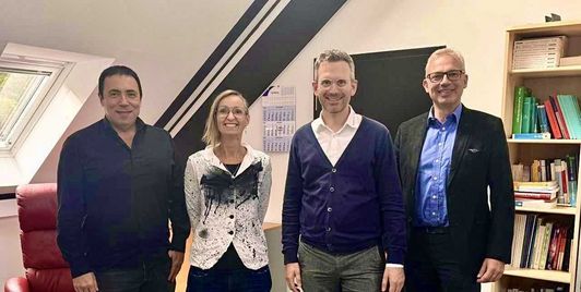 Nachträgliche Präsentübergabe der Firma Bauzentrum Mies in Hachenburg zu unserem 50-jährigen Klinikjubiläum Nachträgliche Präsentübergabe der Firma Bauzentrum Mies in Hachenburg zu unserem 50-jährigen Klinikjubiläum