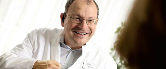 Taub und trotzdem hören dank Cochlea-Implantat Taub und trotzdem hören dank Cochlea-Implantat