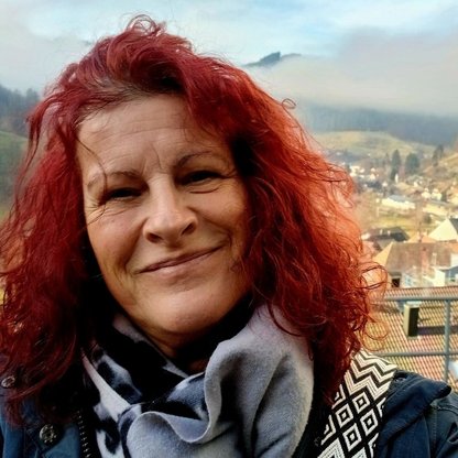 Altentherapetin Susanne Berghaus Walter lächelt in die Kamera