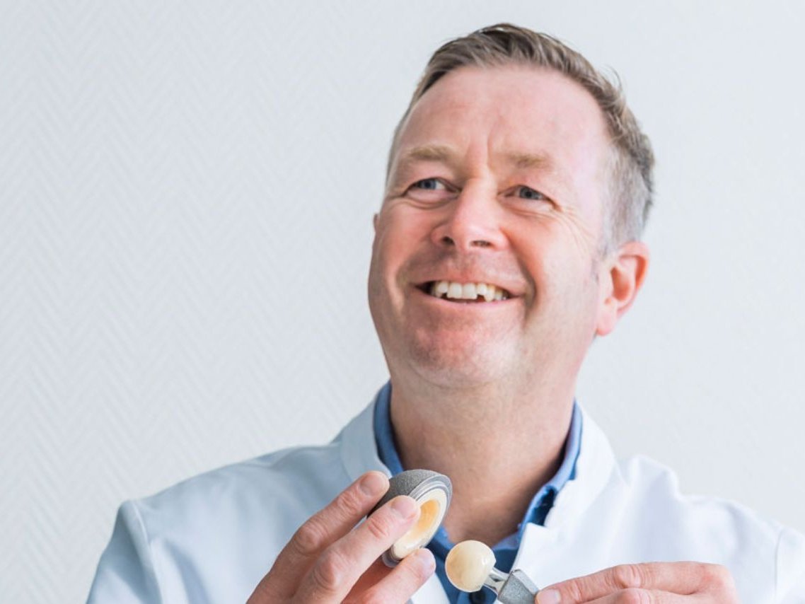 Ein Mann der lächelt 