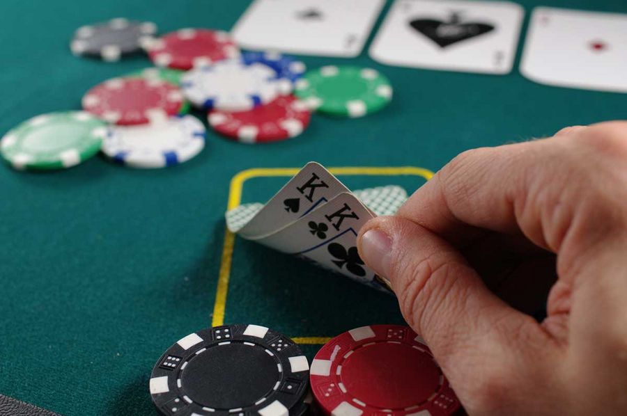 MEDIAN_Poker.jpg
