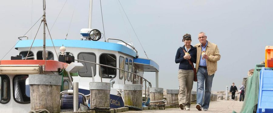 MEDIAN Kliniken Paar spaziert am Hafen heiligendamm-freizeit-und-umgebung-header-dummy.jpg