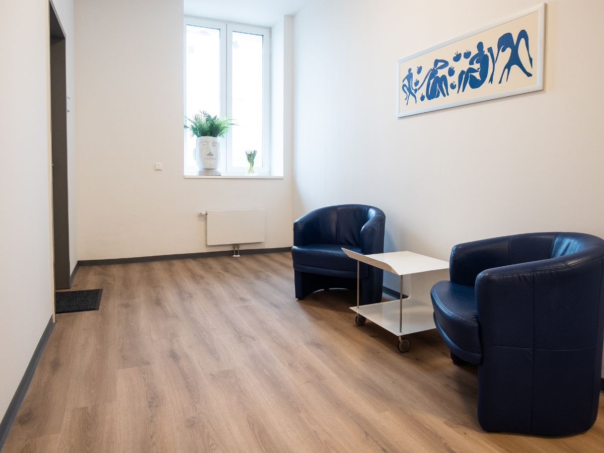 Aufenthaltsraum mit Einrichtung 