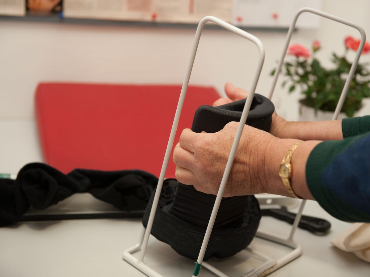 Strumpfanziehhilfe für Thrombosestrümpfe
