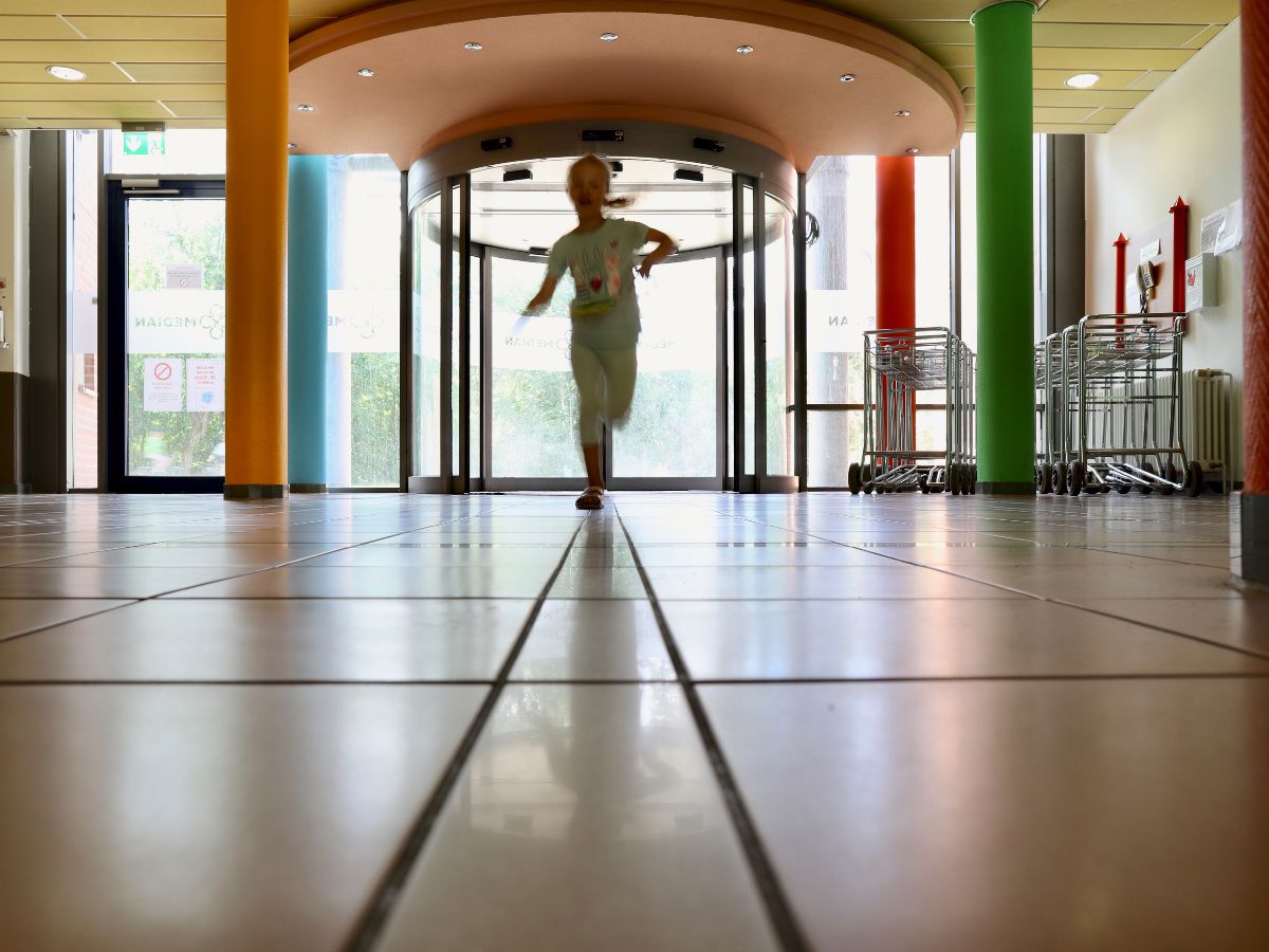 Der Eingang einer Reha Klinik 