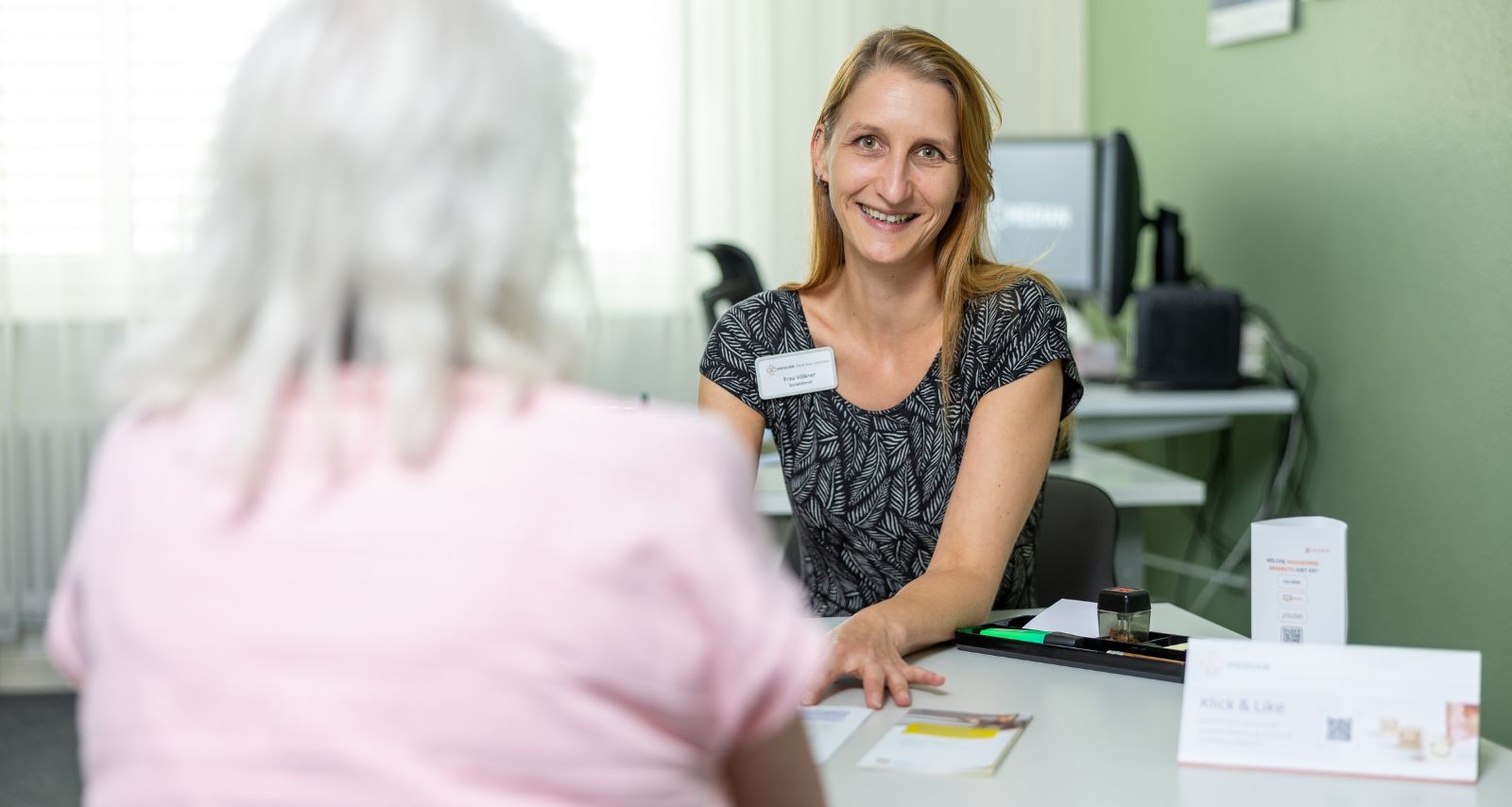 Eine Frau die lächelt 