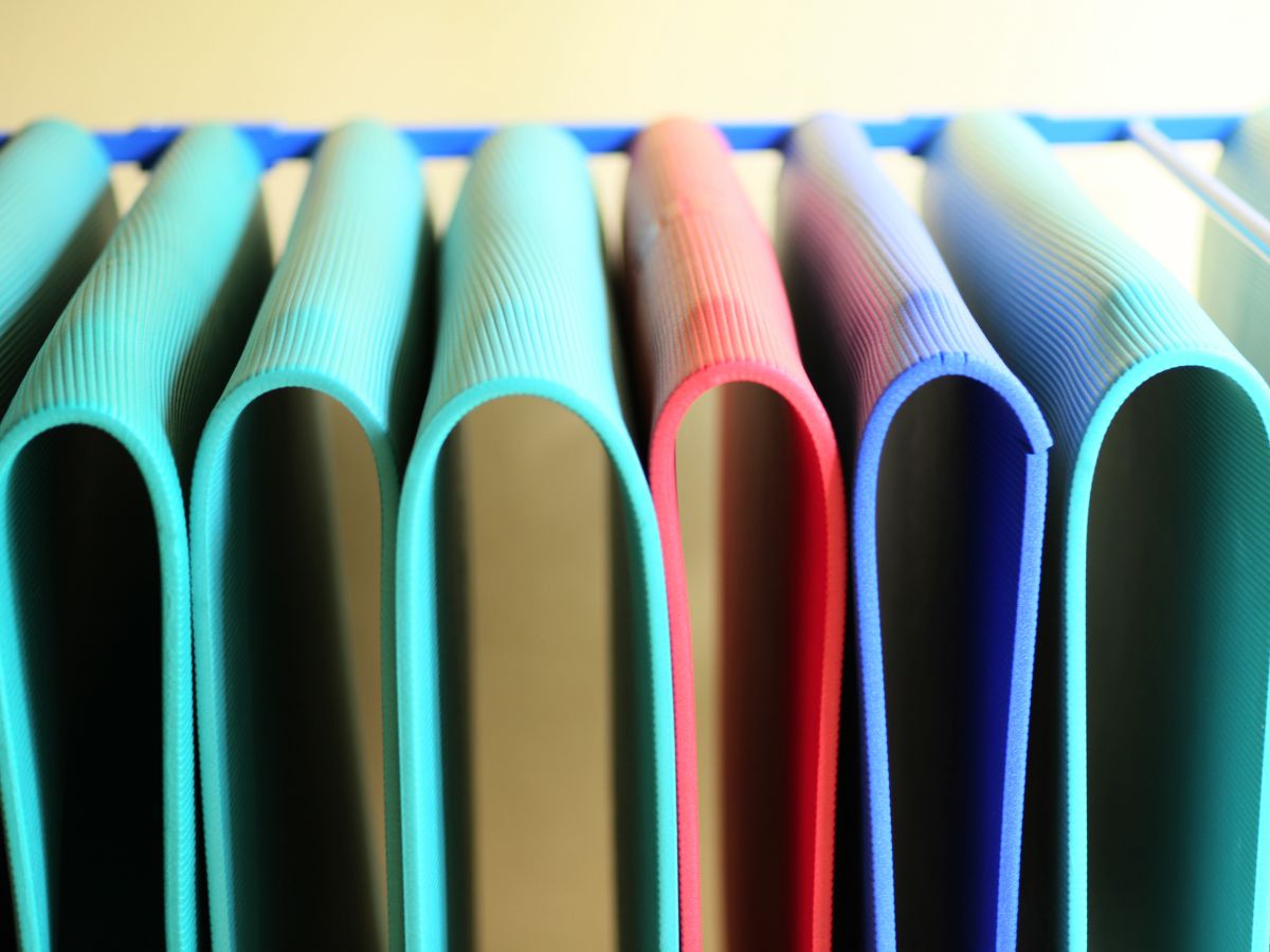 Matten in verschiedenen Farben die nebeneinander sind 