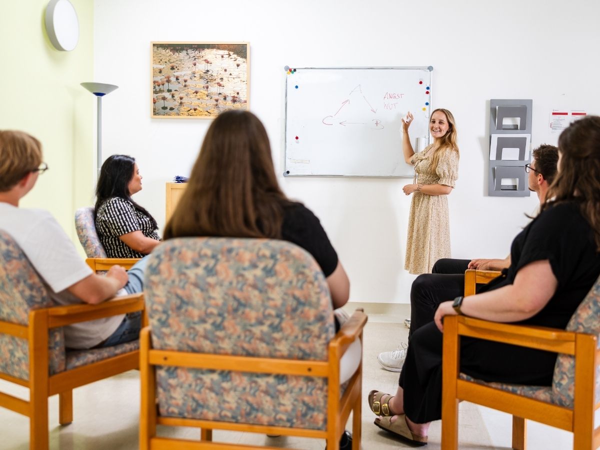 Patientinnen bei einer Gruppentherapie in der Psychosomatik