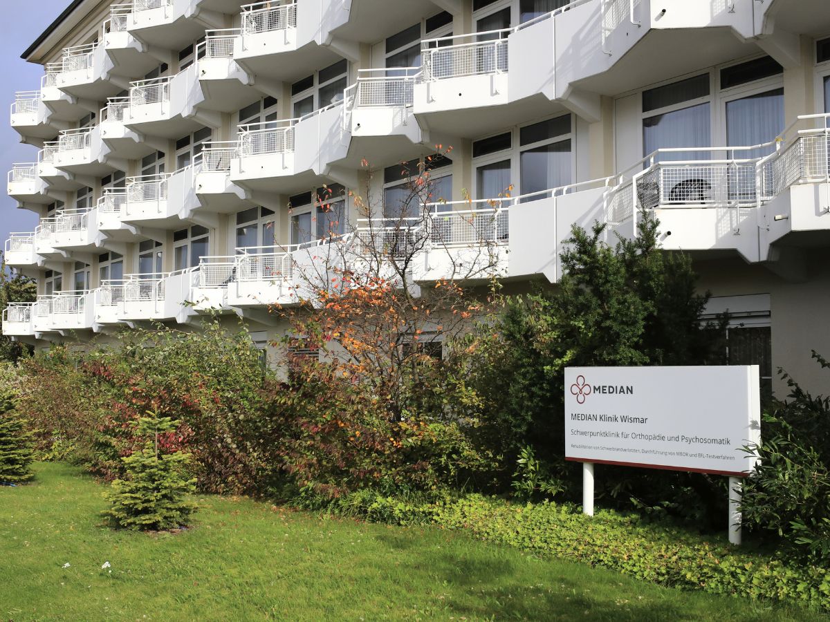 MEDIAN Klinik Wismar von außen 