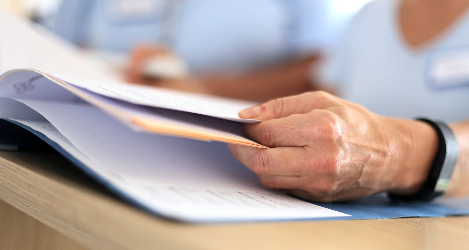 Eine Person die liest 