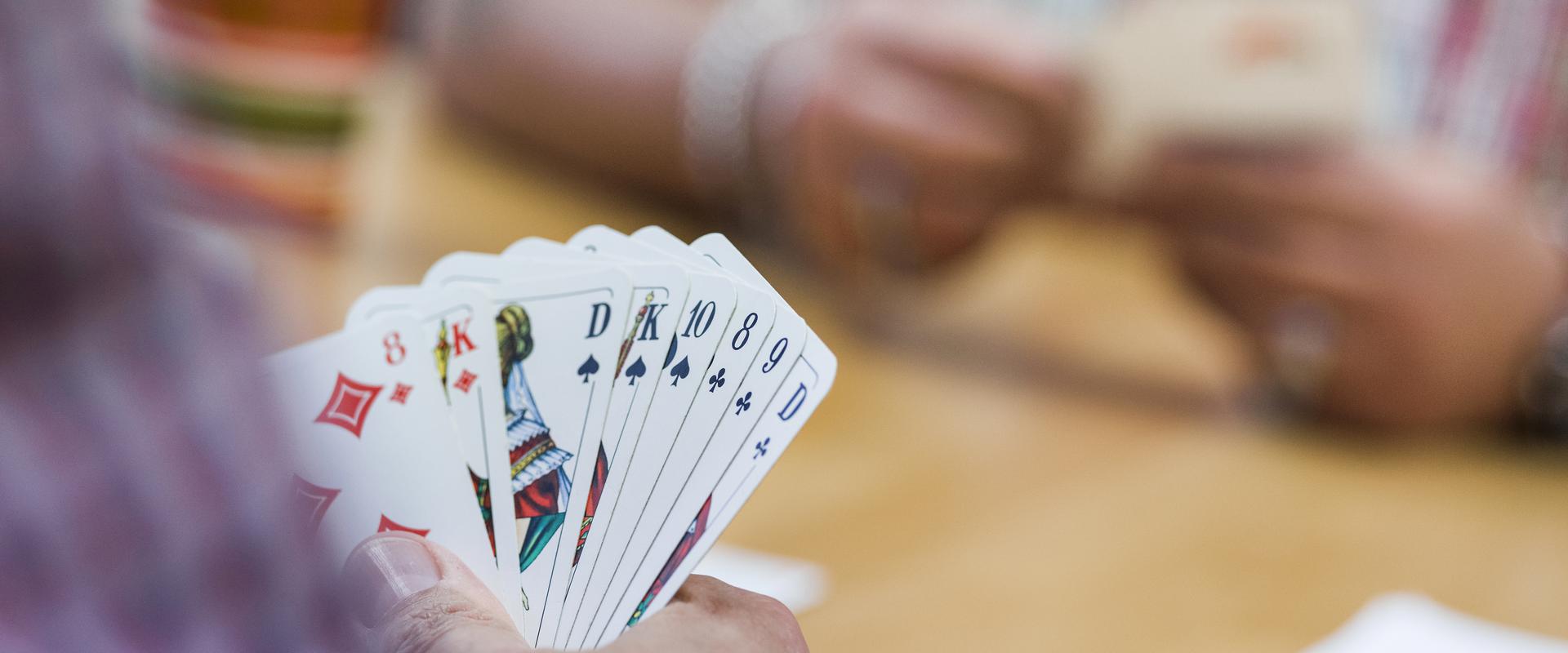 Kartenspiel im MEDIAN Albert-Schweitzer-Haus Bad Dürkheim